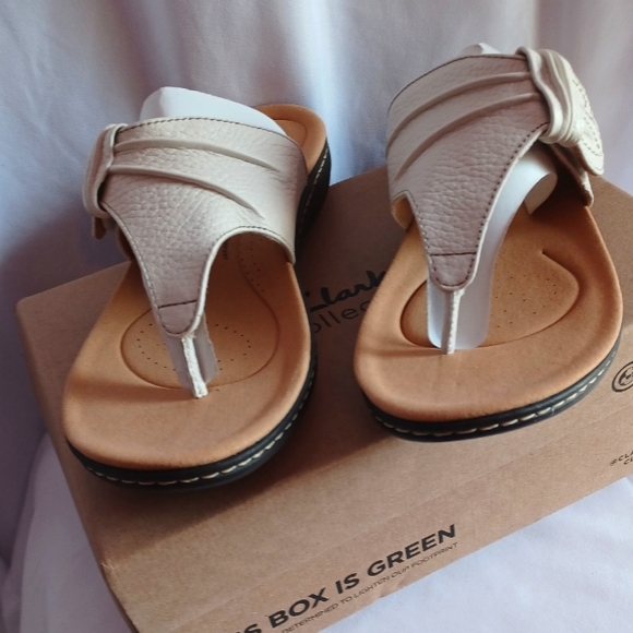Clarks Laurieann Rae Floral Toe-Post Sandal White ALL LEATHER - Picture 2 of 3